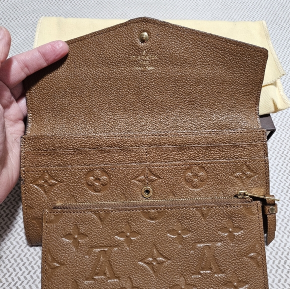 LV Curieuse Long Wallet - Picture 7 of 9